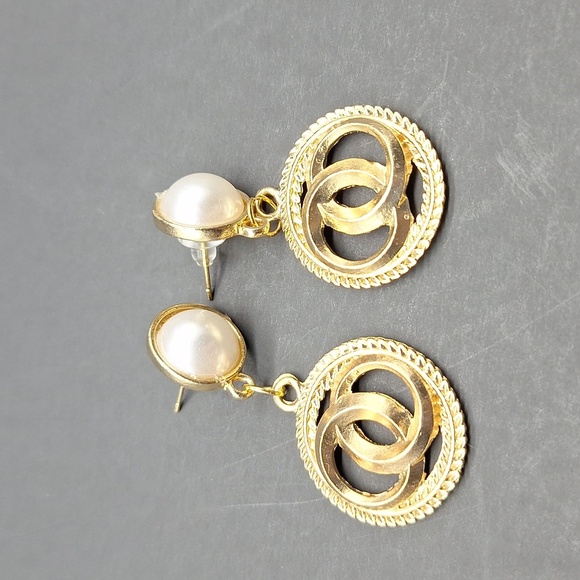 Vintage-Inspired Gold Dangle Earrings with Faux Pearl Stud & Rope Frame - Picture 6 of 6